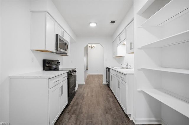 807 Tenure LN, Virginia Beach, VA 23462