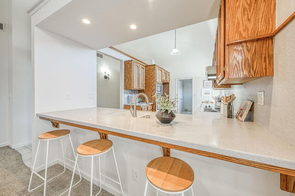 Image 15 of property listing at 1229 Bullard, Fresno, CA 93711