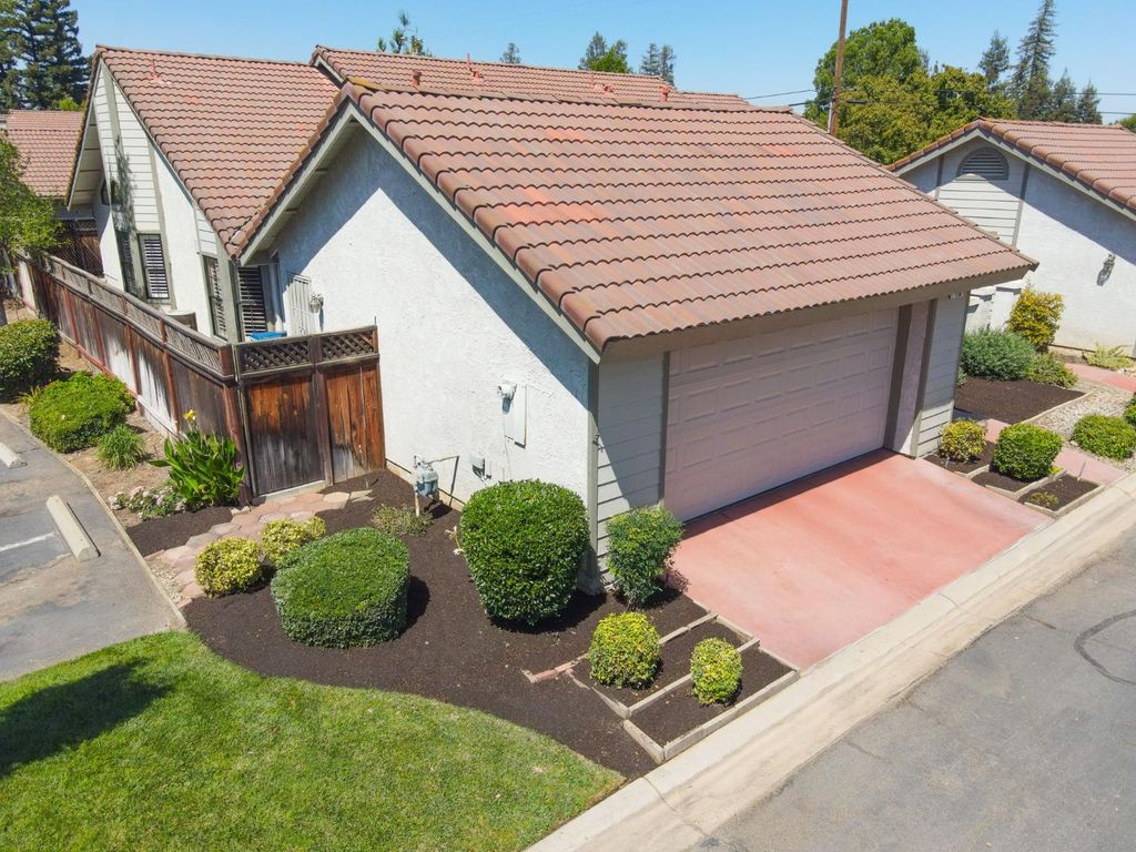 Image 2 of property listing at 1229 Bullard, Fresno, CA 93711
