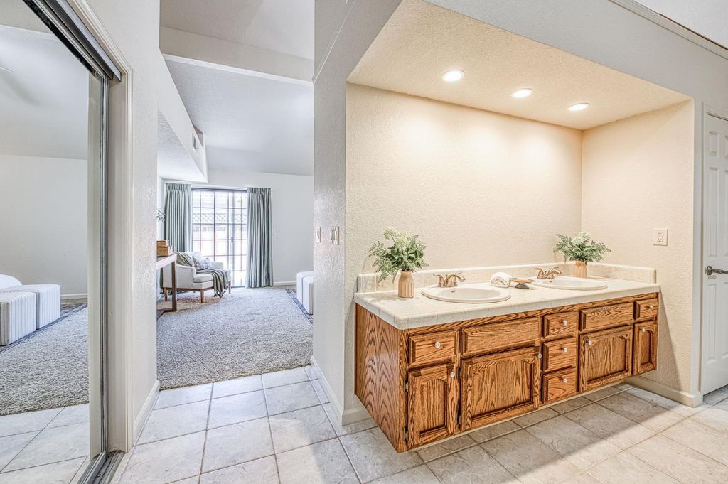 Image 24 of property listing at 1229 Bullard, Fresno, CA 93711