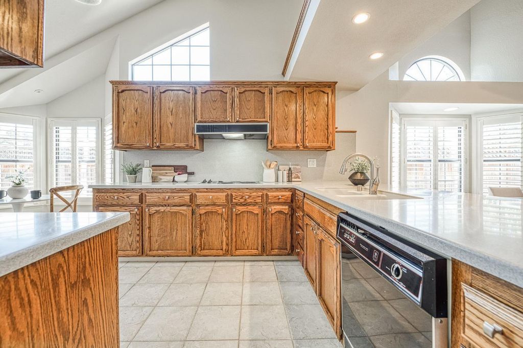 Image 3 of property listing at 1229 Bullard, Fresno, CA 93711