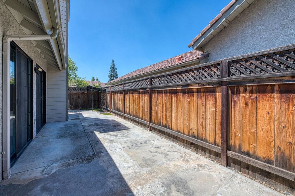 Image 31 of property listing at 1229 Bullard, Fresno, CA 93711