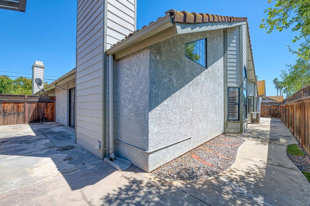 Image 33 of property listing at 1229 Bullard, Fresno, CA 93711
