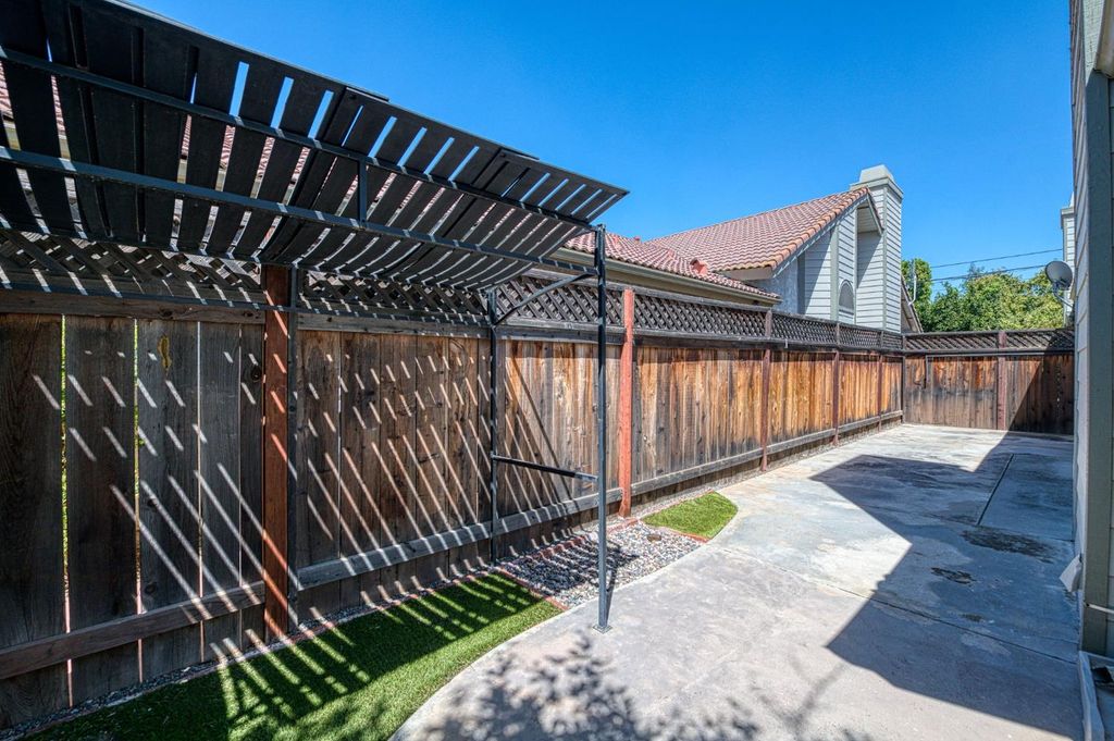 Image 34 of property listing at 1229 Bullard, Fresno, CA 93711