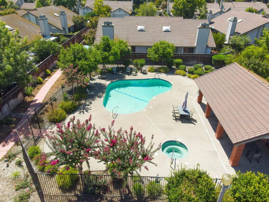 Image 36 of property listing at 1229 Bullard, Fresno, CA 93711