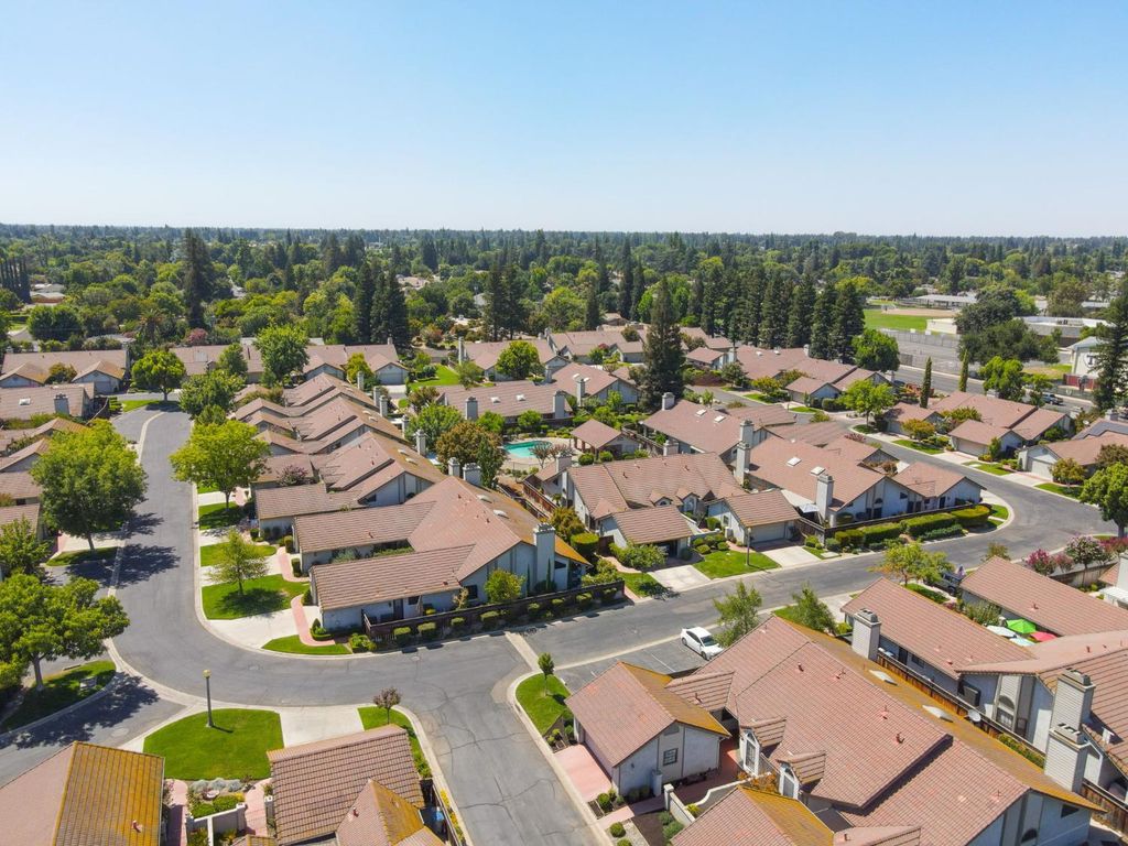 Image 38 of property listing at 1229 Bullard, Fresno, CA 93711