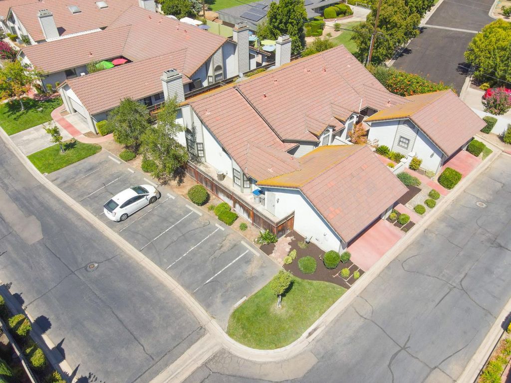 Image 39 of property listing at 1229 Bullard, Fresno, CA 93711