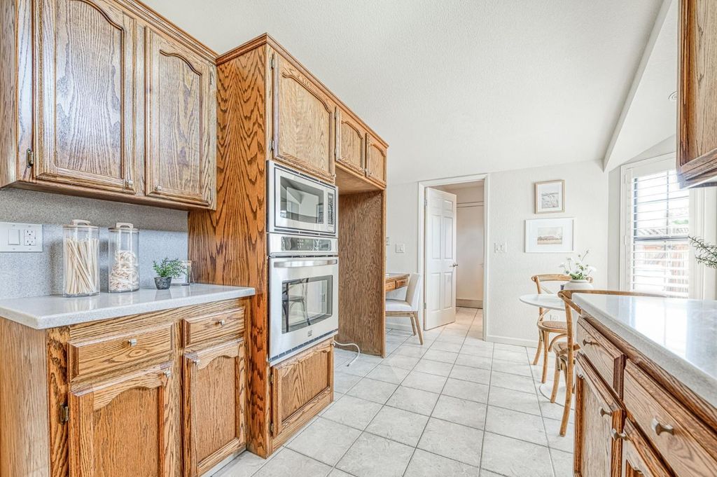 Image 5 of property listing at 1229 Bullard, Fresno, CA 93711