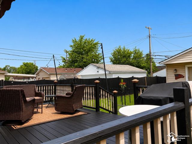 1099 Cora Street, Wyandotte, MI 48192