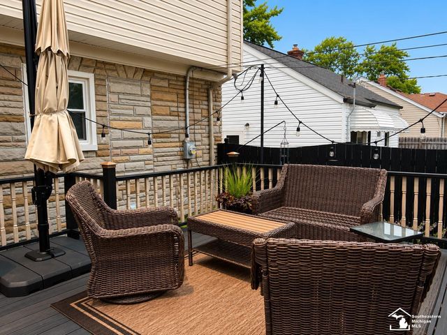 1099 Cora Street, Wyandotte, MI 48192