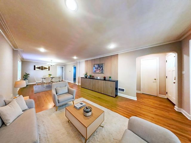 8039 S Campbell Avenue, Chicago, IL 60652