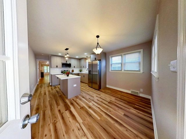 8039 S Campbell Avenue, Chicago, IL 60652