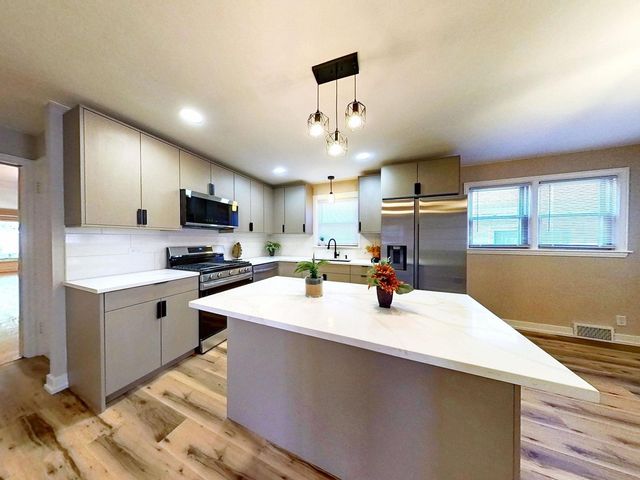 8039 S Campbell Avenue, Chicago, IL 60652