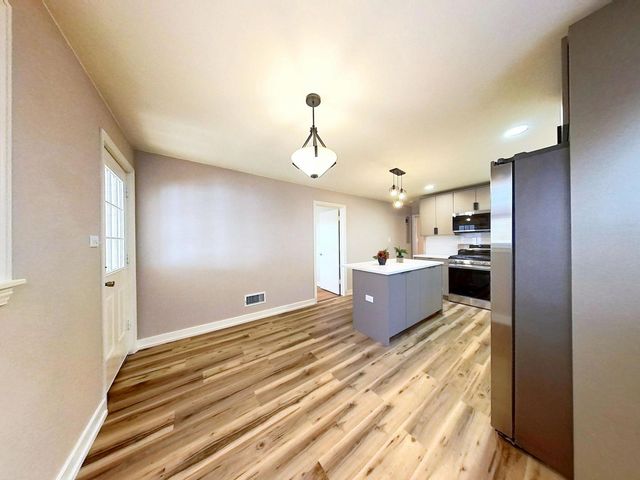 8039 S Campbell Avenue, Chicago, IL 60652