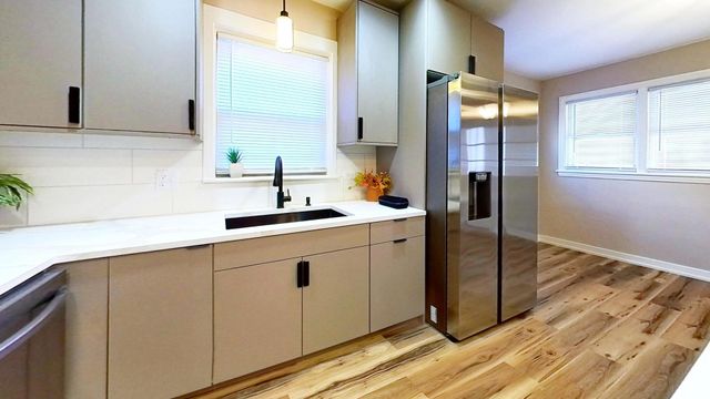 8039 S Campbell Avenue, Chicago, IL 60652