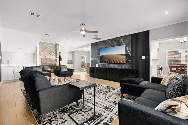 5338 Holly View Drive, Houston, TX 77091