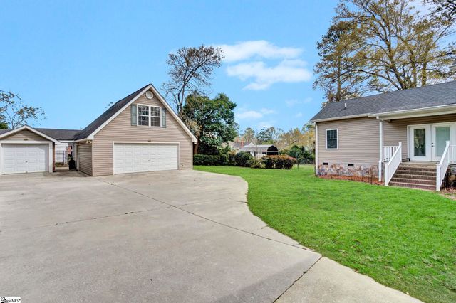 203 S Adair Street, Clinton, SC 29325
