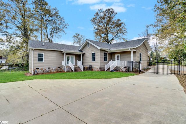 203 S Adair Street, Clinton, SC 29325