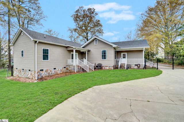 203 S Adair Street, Clinton, SC 29325