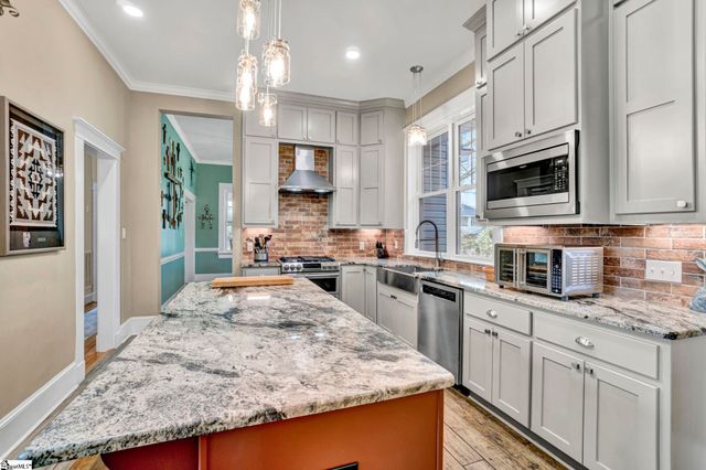 203 S Adair Street, Clinton, SC 29325