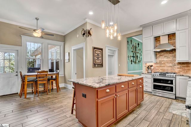 203 S Adair Street, Clinton, SC 29325