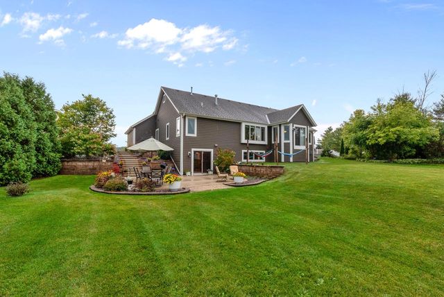 1526 Pine Cone TRAIL, Port Washington, WI 53074