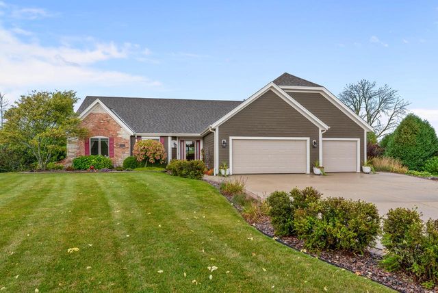 1526 Pine Cone TRAIL, Port Washington, WI 53074