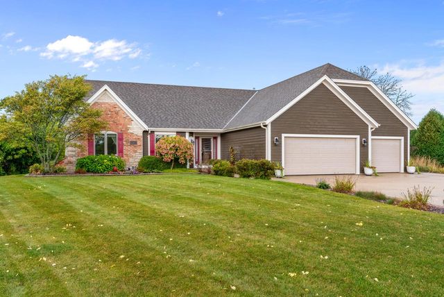 1526 Pine Cone TRAIL, Port Washington, WI 53074