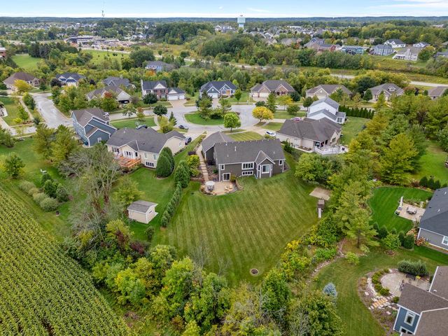 1526 Pine Cone TRAIL, Port Washington, WI 53074