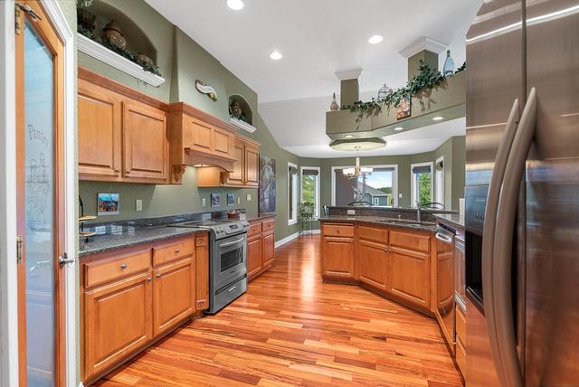 1526 Pine Cone TRAIL, Port Washington, WI 53074