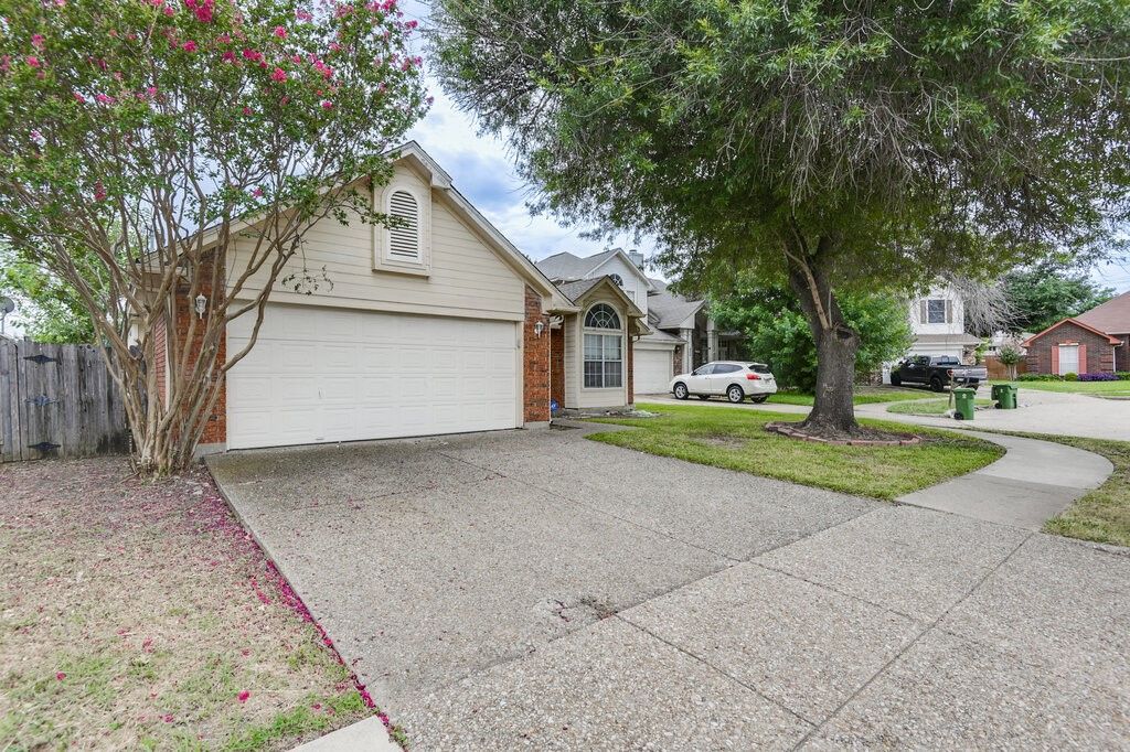 952 Freshwood Court, Arlington, TX 76017 — photo 2