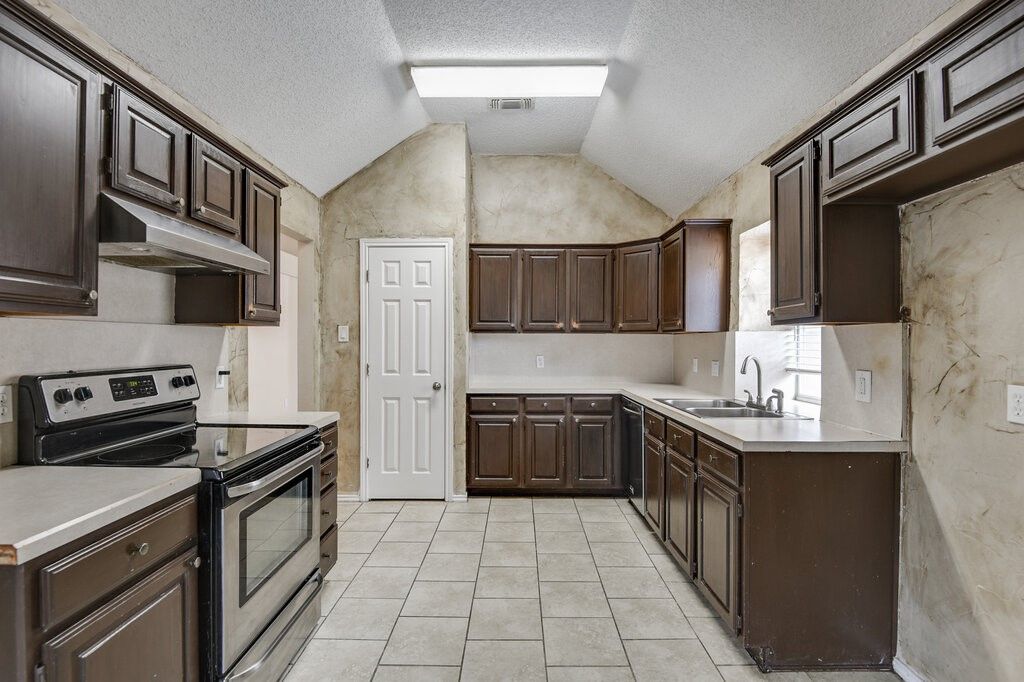 952 Freshwood Court, Arlington, TX 76017 — photo 5