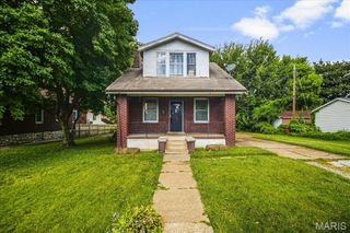 8637 Drury Lane, St Louis, MO 63147