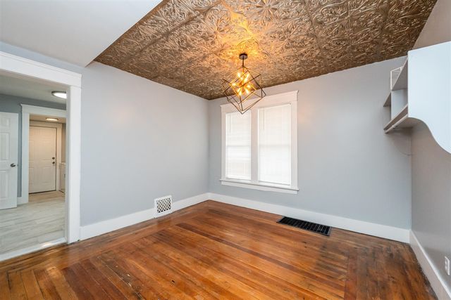 814 Columbus Avenue, Benton Harbor, MI 49022