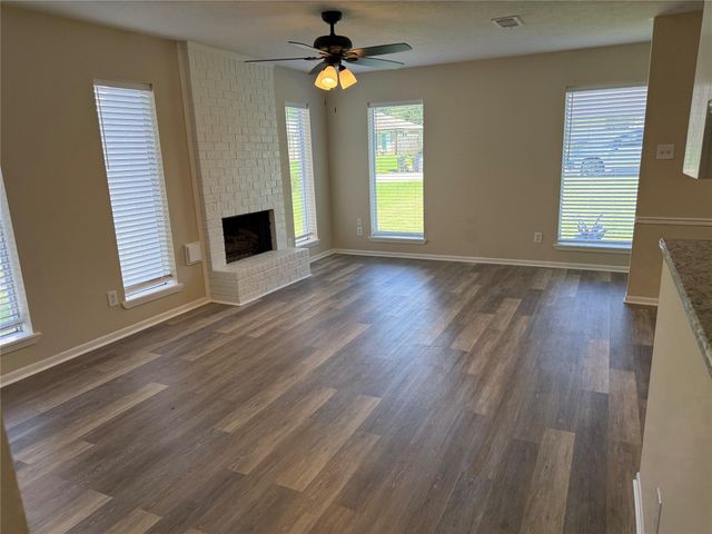 1707 Crest Hill Drive, Conroe, TX 77301