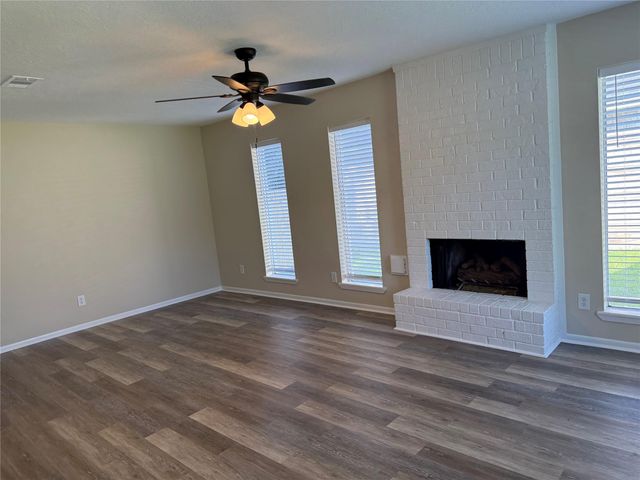 1707 Crest Hill Drive, Conroe, TX 77301