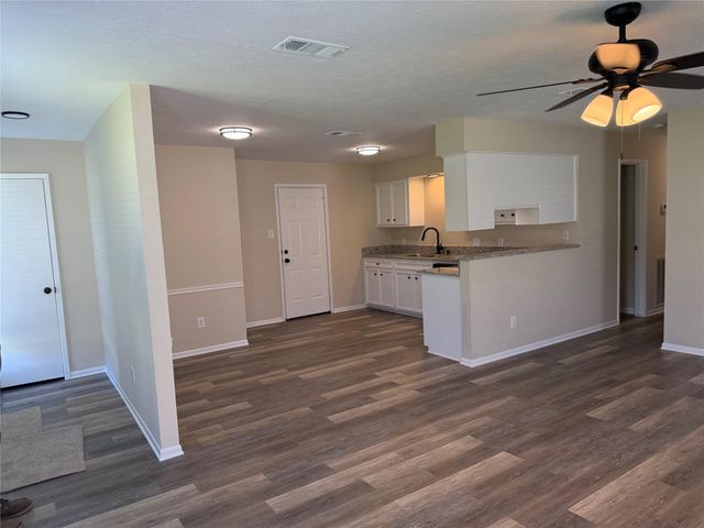 1707 Crest Hill Drive, Conroe, TX 77301