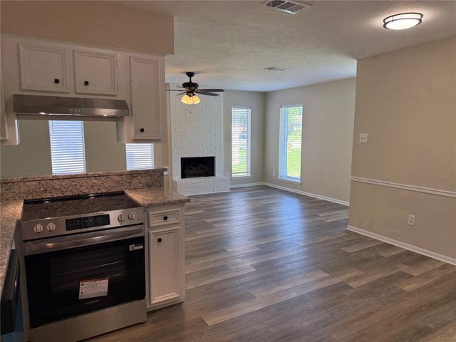 1707 Crest Hill Drive, Conroe, TX 77301