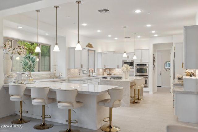 3852 E EXPEDITION Way, Phoenix, AZ 85050