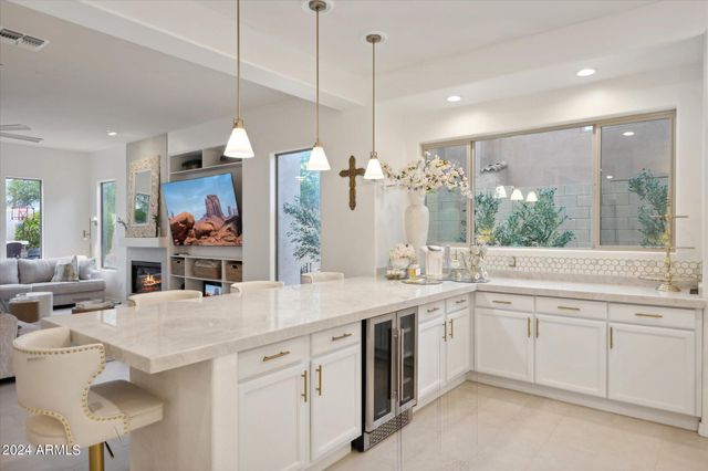 3852 E EXPEDITION Way, Phoenix, AZ 85050