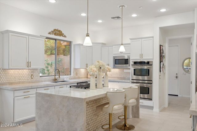 3852 E EXPEDITION Way, Phoenix, AZ 85050