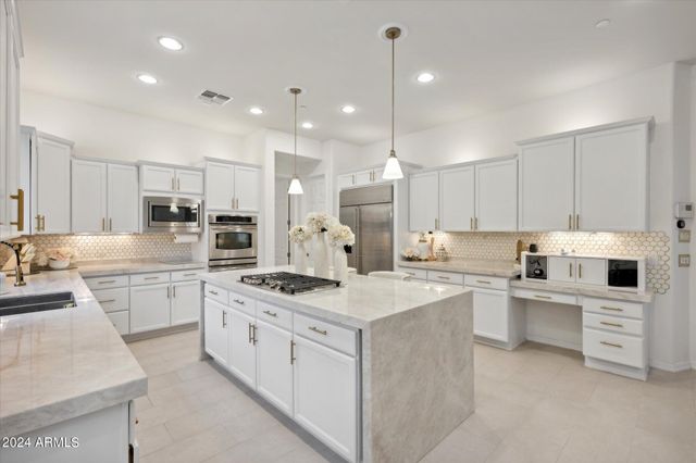 3852 E EXPEDITION Way, Phoenix, AZ 85050