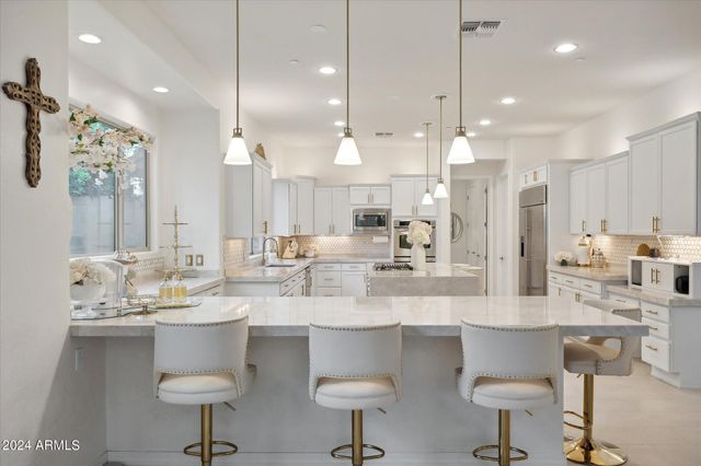 3852 E EXPEDITION Way, Phoenix, AZ 85050