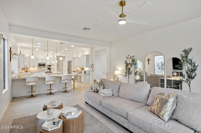 3852 E EXPEDITION Way, Phoenix, AZ 85050