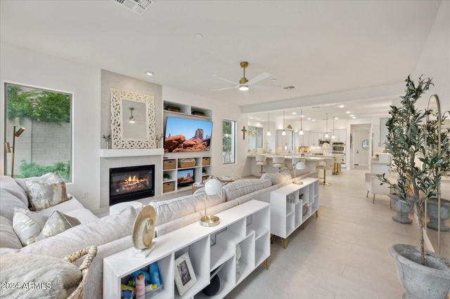 3852 E EXPEDITION Way, Phoenix, AZ 85050