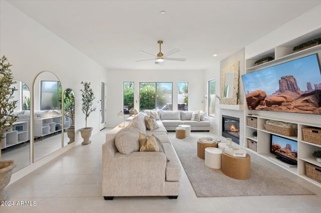 3852 E EXPEDITION Way, Phoenix, AZ 85050