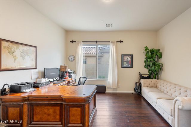 3852 E EXPEDITION Way, Phoenix, AZ 85050