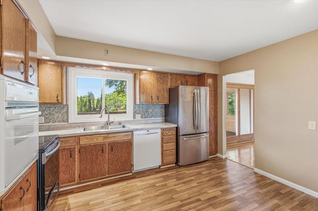 11111 Carver Court, Burnsville, MN 55337