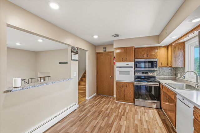 11111 Carver Court, Burnsville, MN 55337