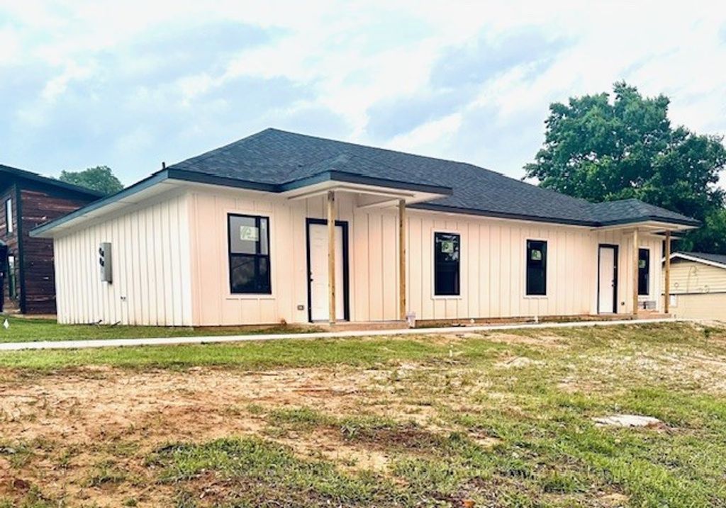 1235 E HOUSTON Street NE, Paris, TX 75460